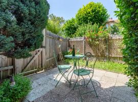 Le Petit Clos - Jardin privatif - Proche du centre，位于特鲁瓦的酒店