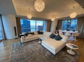 Super high floor Apartment with 3 bedroom - 60 floor，位于新加坡的酒店