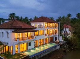 Villa Fleuve 6-BHK Riverfront Hideaway With Infinity Pool & Bathtub，位于尼禄的酒店