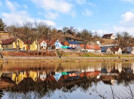 Holiday Home Vltava by Interhome，位于伏尔塔瓦河畔蒂恩的酒店