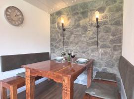 Uschi's Steinröschen mit Hallenbad und Sauna，位于费斯恩的酒店