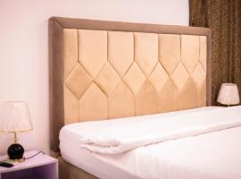 HOMEWORTH SPACES - Shortlet Apartmemt，位于Alimosho的酒店