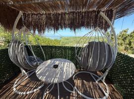 caravan on the lake，位于斯库台的豪华帐篷营地