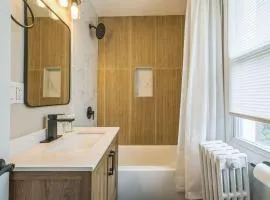 3BR Pitt Suburbs with Parking