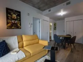 Sophisticated 1BR Escape , Charm in Old Port