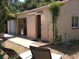 Gîte 2 personnes, proche mer，位于沙朗的酒店