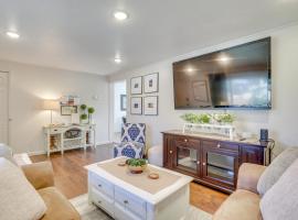 1 Mi to Main Street Vernal Updated Home with Yard!，位于弗纳尔的酒店