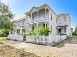 Walk to Shops, Eateries Historic Galveston Escape