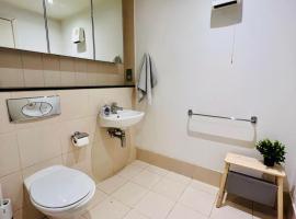 Cozy Bedroom in Convenient Area，位于Balnacart的酒店
