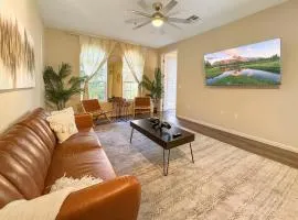 Stylish 2BR Apartment 10min to Disneyland with Pool, Hot Tub and Gym