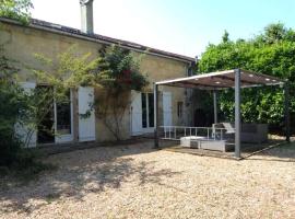Grande maison de charme en pierre，位于Saint-Médard-de-Mussidan的酒店