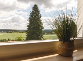 100 qm DG Wohnung 《Kehr wieder》Bexbach Saarland，位于Bexbach的酒店