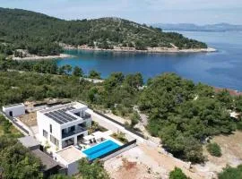 Cozy Home In Rogac With Sauna