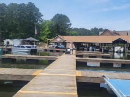 The Gilead Cottage Near Lake Tillery & Uwharrie，位于Mount Gilead的酒店
