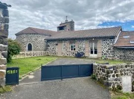 Gîte Charmant à Alleyrac: Randonnées, Nature et Confort Moderne - FR-1-582-66