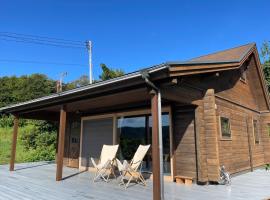 Log-inn 一棟貸しログハウス，位于Ama的带停车场的酒店