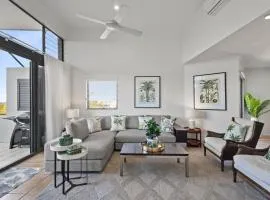 Coastal Luxury at 'Sunshine Central' 3 Bed Penthouse