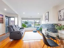 Howrah Breeze - All-Season Retreat by Beach & Park