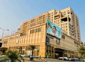Goldcrest Luxe Living - 5 Star Serviced Apartments, DHA Lahore，位于拉合尔的酒店