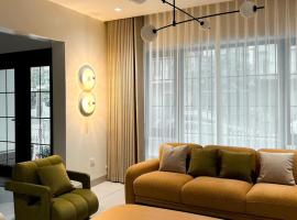 The Green Layer-Pool-Lift-Sky View-Pet friendly，位于河内的酒店