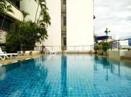 ATHIVAT Royal Pratunam