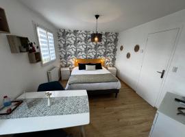 Chambre chez l habitant proximité de la baie du Mont Saint Michel Avranches，位于Saint-Senier-sous-Avranches的酒店
