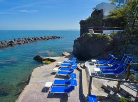 Albergo Italia - Beach Hotel，位于伊斯基亚Casamicciola Terme的酒店
