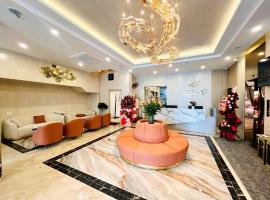 BLUE SKY NOI BAI HOTEL And POOL，位于内排的酒店
