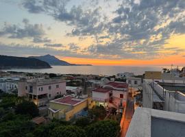 Hotel Celeste，位于普罗奇达的酒店