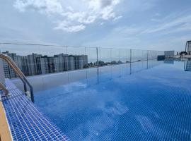 Luxury 3BR Apartment with Infinity Pool, Balcony n Gym，位于胡鲁马累的公寓