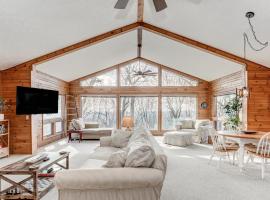 Starcross Summit - Sunny spaces gorgeous views，位于贾斯珀的酒店
