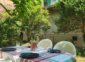 Maison au bord de la rivière，位于Peyremale的酒店