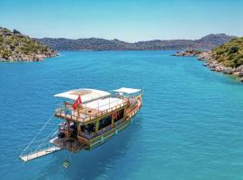 YourTourKey Gulet's，位于Güvercin Adası的船屋