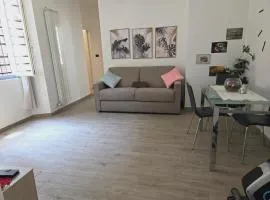 Miriam's House - La casa di Miriam 2 minuti dal Duomo di Como con parcheggio auto gratuito per soggiorno lungo ad agosto da 4 notti in poi
