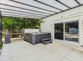 Spacious Family Getaway- Salt Water Pool & Hot Tub