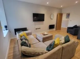 The Bay Large 3BR Near Beach