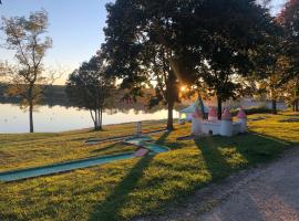 Village loisirs de Goule，位于Bessais-le-Fromental的酒店