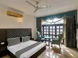 Hotel Lloyd Near Kalkaji Temple