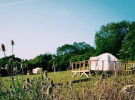 Peak View Glamping Tent，位于Draycott的酒店