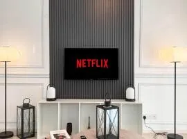 Comfy Terrace House Homestay near Zoo with Netflix