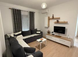 Nene Tereza Airport Apartment，位于Valias的酒店