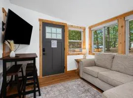 Oak Leaf Cottage on Arbutus Lake