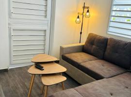 Tropikana 2-Bedroom Comfort House，位于Camp de Rémire的酒店