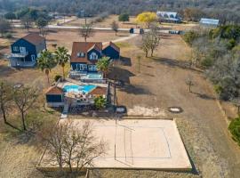 Guesthouse with Hot Tub Pool & Game Room on 5 Scenic Acres，位于玛诺的酒店