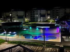 Apartamento cómodo con piscina y vista a la montaña，位于雷斯特雷波的酒店