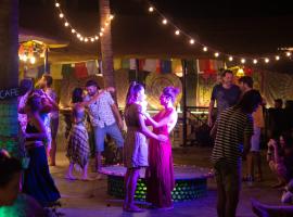 Mandala House - Party hostel，位于帕罗林的住宿