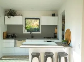 Sunny self contained unit in Shotover