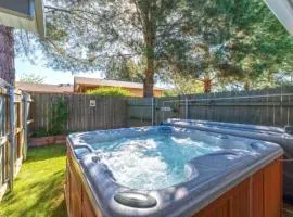 Relaxing 3BR Getaway Close to Vineyards with Shared Hot Tub