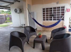 Hostal M&M，位于Los Algarrobos的酒店