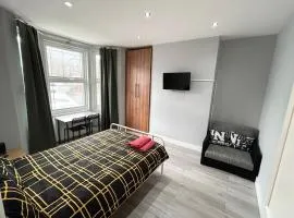 One Bedroom Apartment Near Heathrow Airport & London